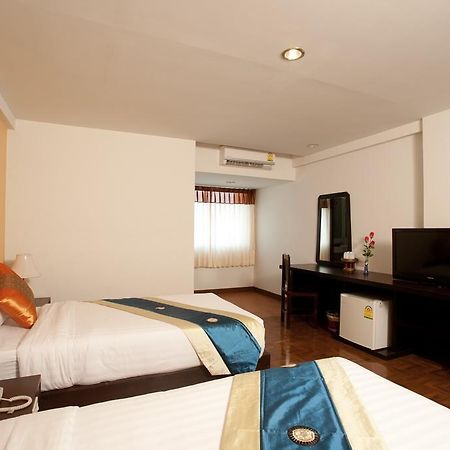 Bua Raya Hotel Чиангмай Экстерьер фото