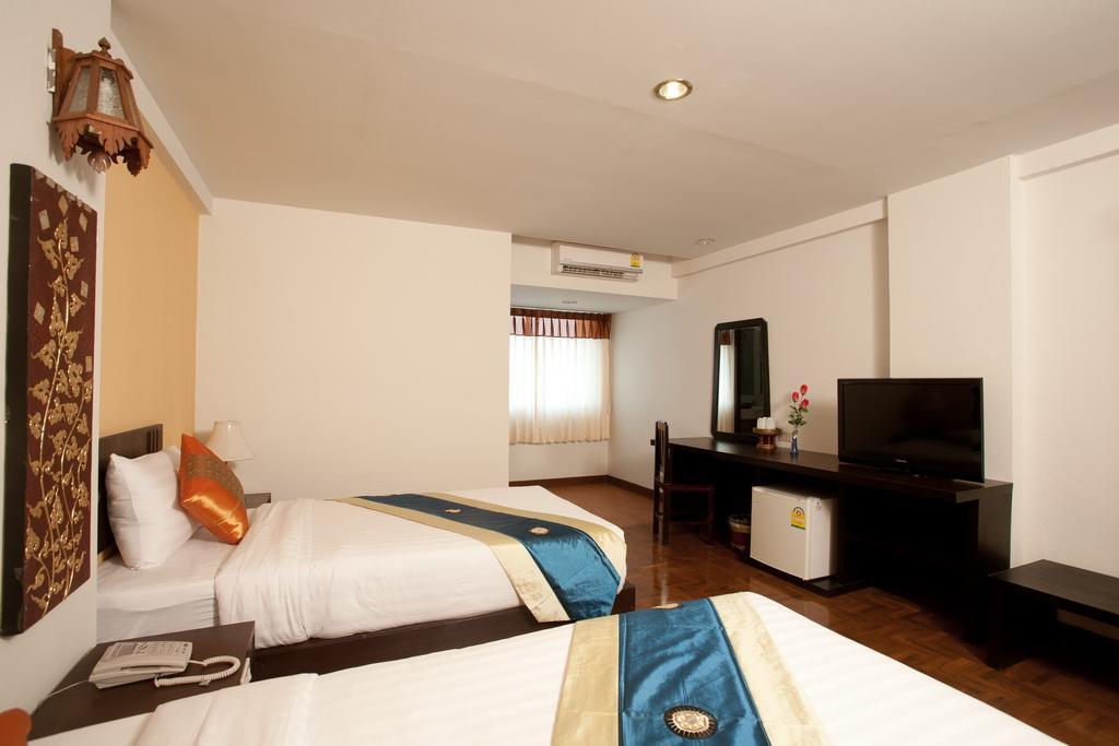 Bua Raya Hotel Чиангмай Экстерьер фото