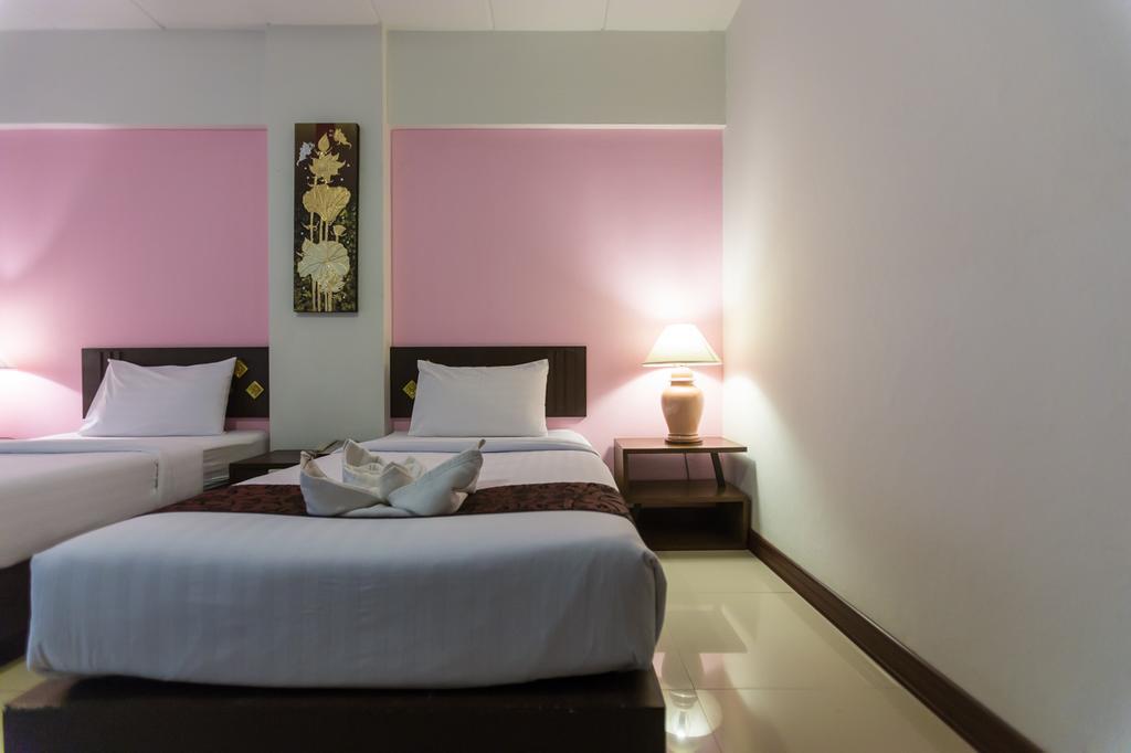 Bua Raya Hotel Чиангмай Экстерьер фото