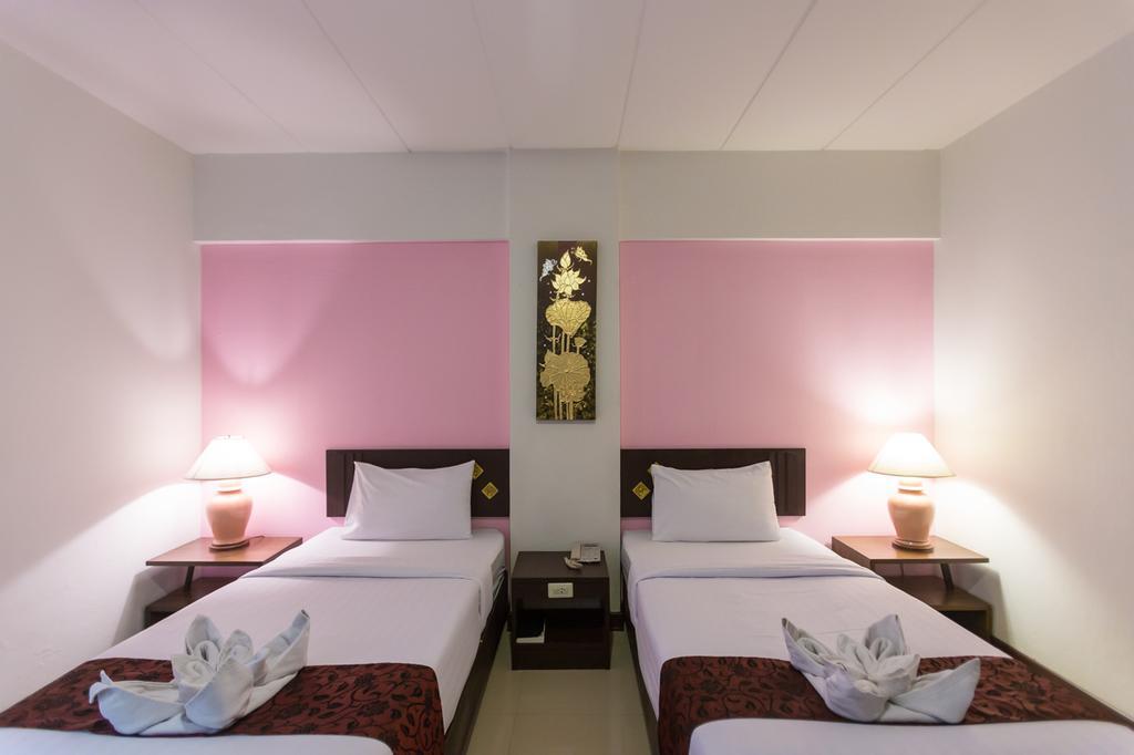 Bua Raya Hotel Чиангмай Экстерьер фото