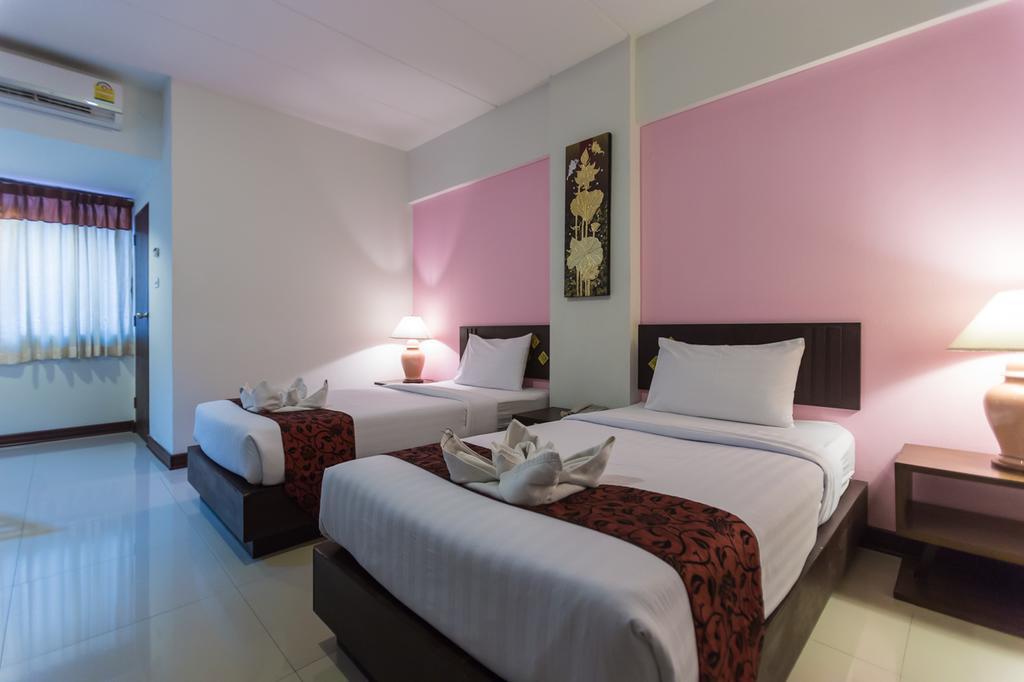 Bua Raya Hotel Чиангмай Экстерьер фото