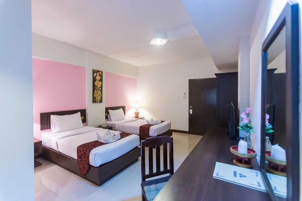 Bua Raya Hotel Чиангмай Экстерьер фото