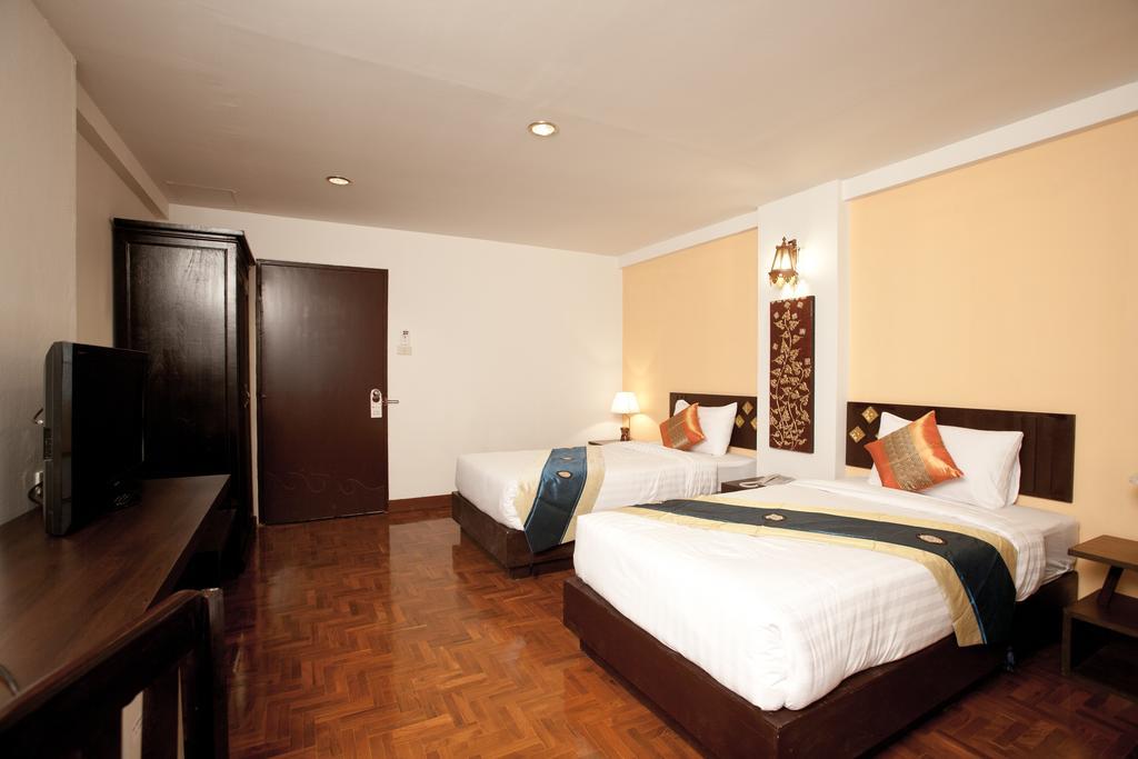 Bua Raya Hotel Чиангмай Экстерьер фото