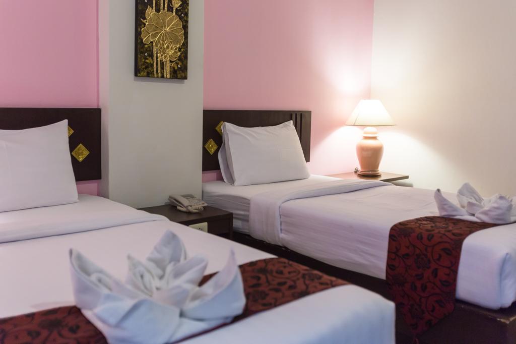 Bua Raya Hotel Чиангмай Экстерьер фото