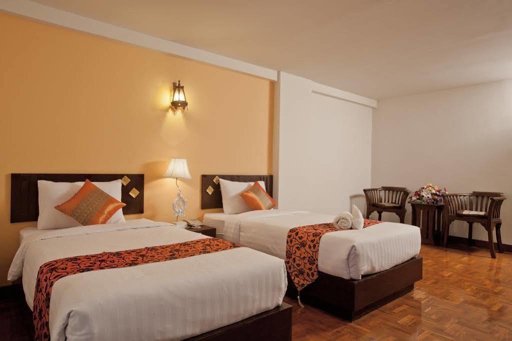 Bua Raya Hotel Чиангмай Экстерьер фото