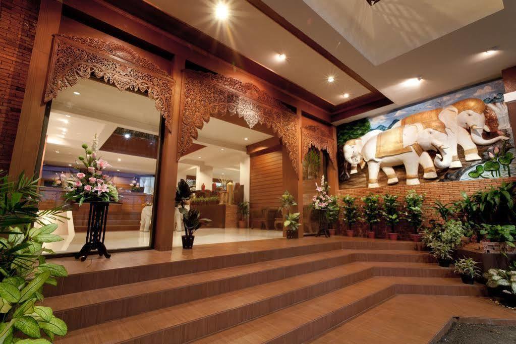 Bua Raya Hotel Чиангмай Экстерьер фото