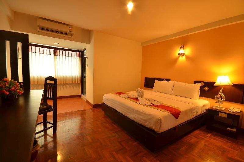 Bua Raya Hotel Чиангмай Экстерьер фото